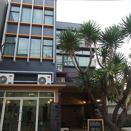 Sriyanar Place Bangkok Bagian luar foto