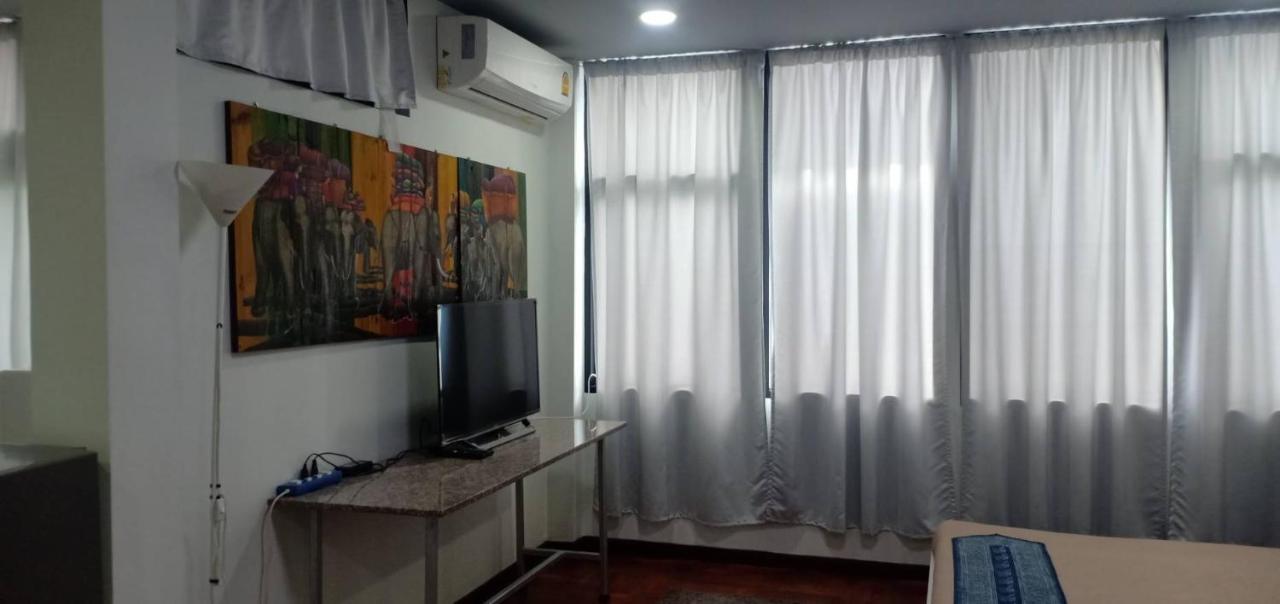 Sriyanar Place Bangkok Bagian luar foto
