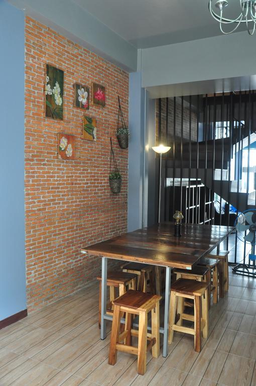 Sriyanar Place Bangkok Bagian luar foto