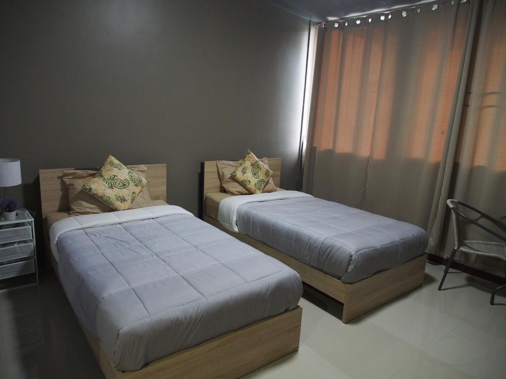 Sriyanar Place Bangkok Bagian luar foto