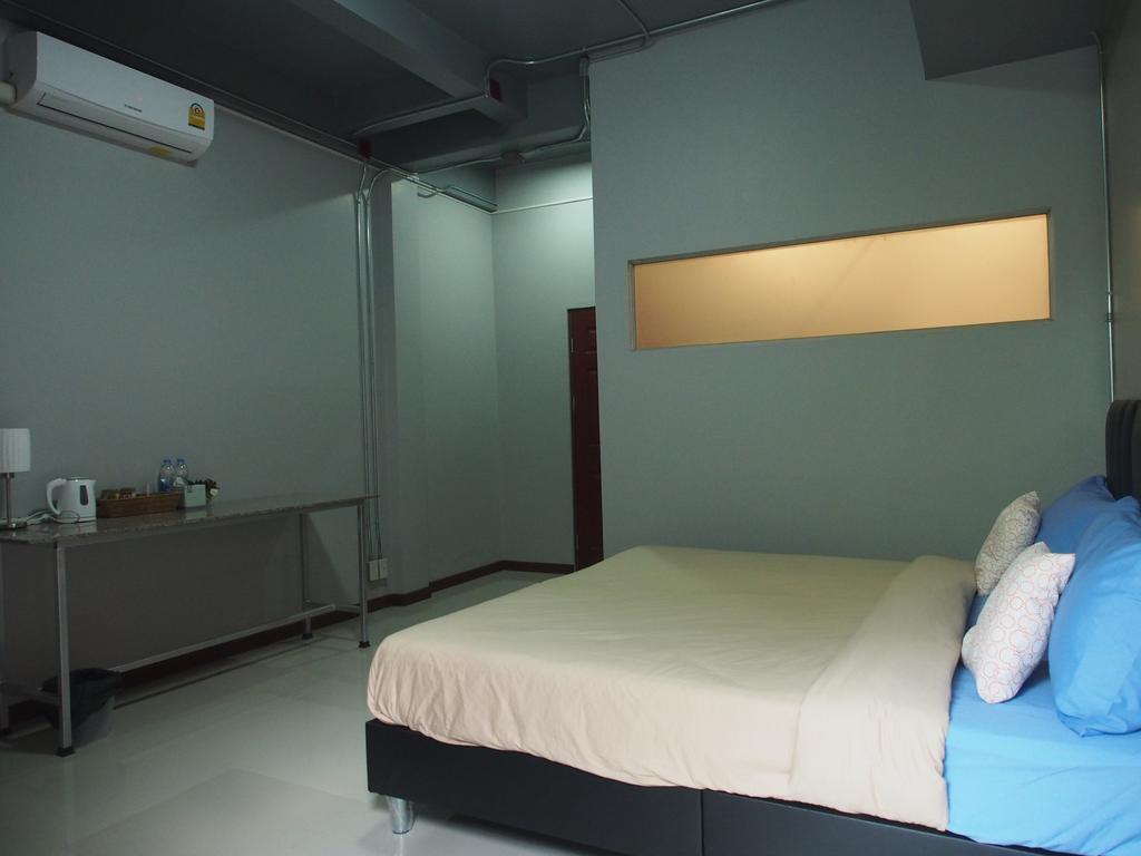 Sriyanar Place Bangkok Bagian luar foto