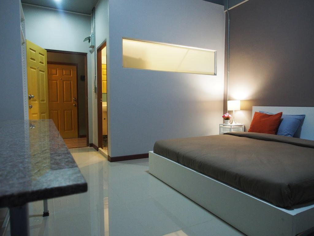 Sriyanar Place Bangkok Bagian luar foto
