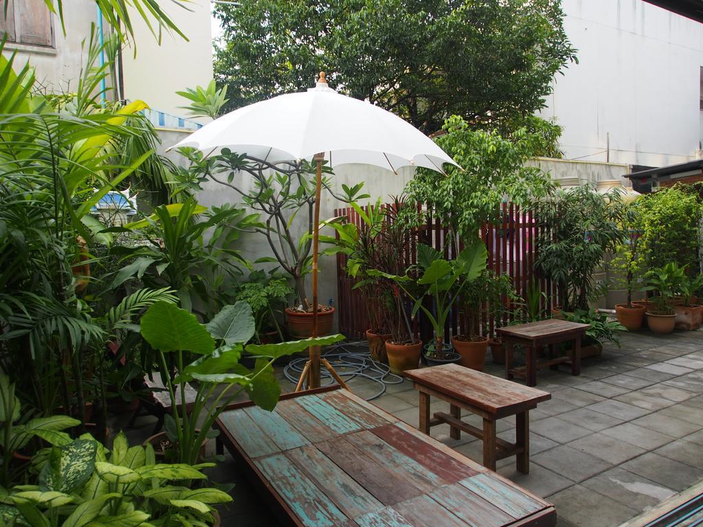 Sriyanar Place Bangkok Bagian luar foto