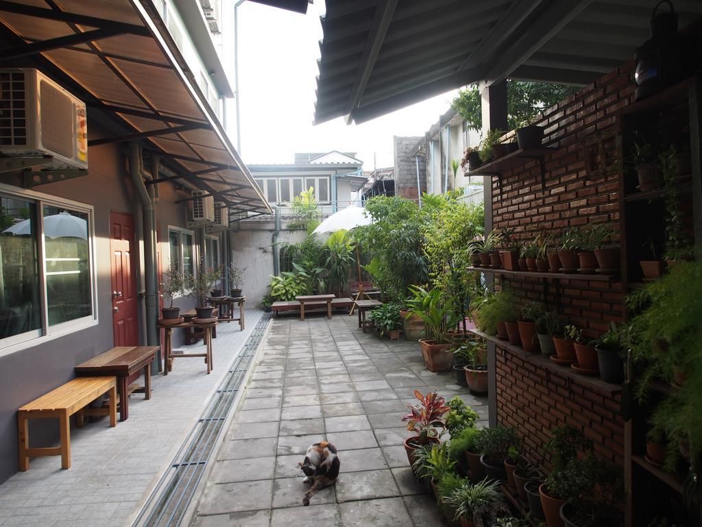 Sriyanar Place Bangkok Bagian luar foto