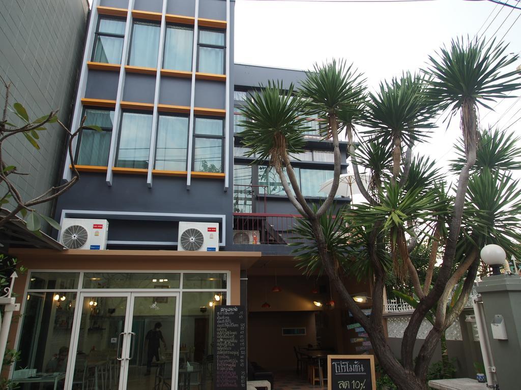 Sriyanar Place Bangkok Bagian luar foto