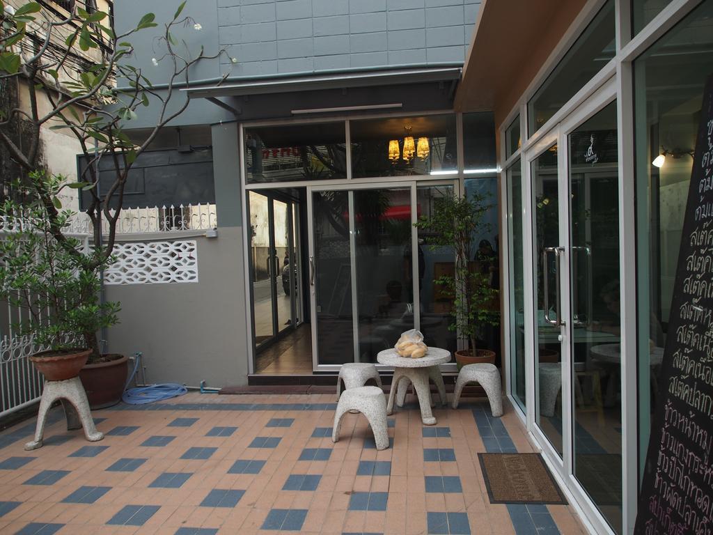 Sriyanar Place Bangkok Bagian luar foto