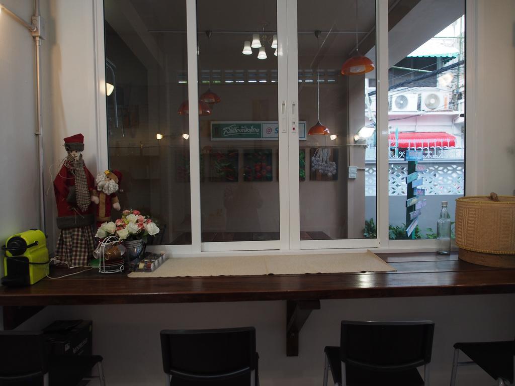 Sriyanar Place Bangkok Bagian luar foto