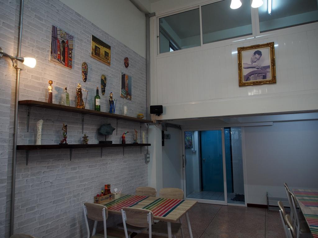 Sriyanar Place Bangkok Bagian luar foto