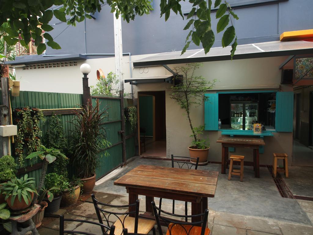 Sriyanar Place Bangkok Bagian luar foto