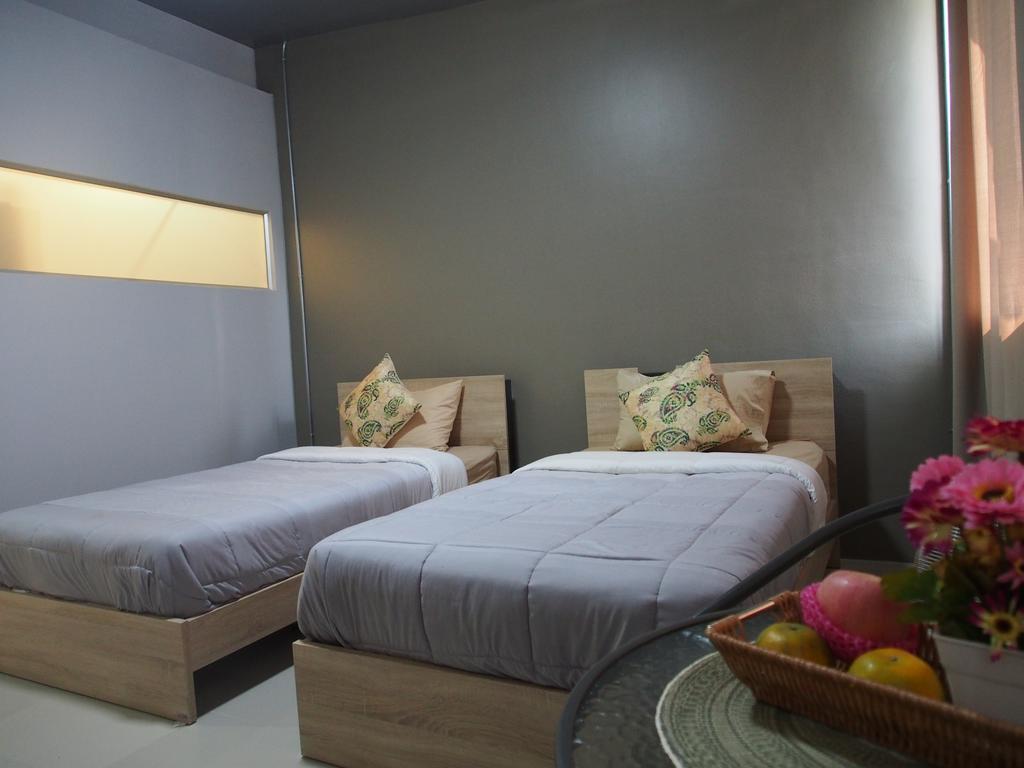 Sriyanar Place Bangkok Bagian luar foto