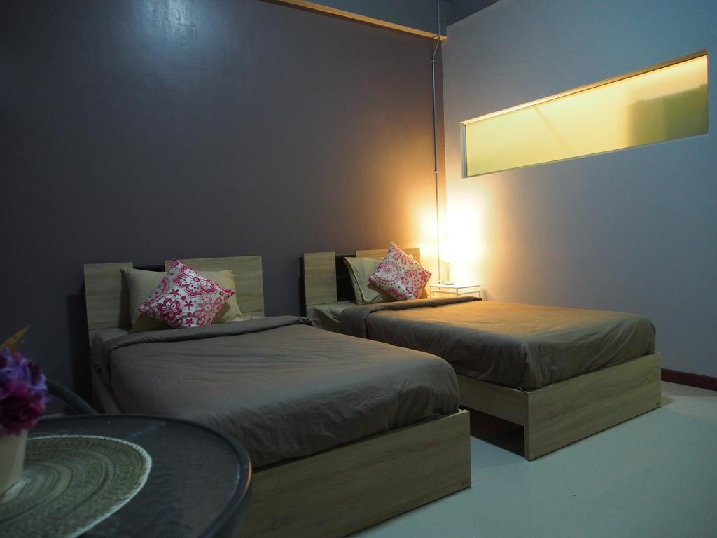 Sriyanar Place Bangkok Bagian luar foto