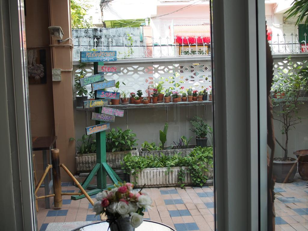 Sriyanar Place Bangkok Bagian luar foto