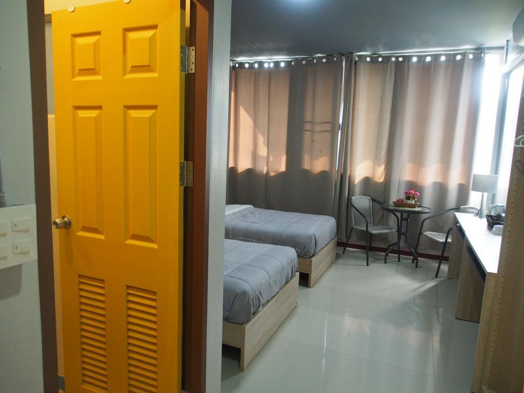 Sriyanar Place Bangkok Bagian luar foto